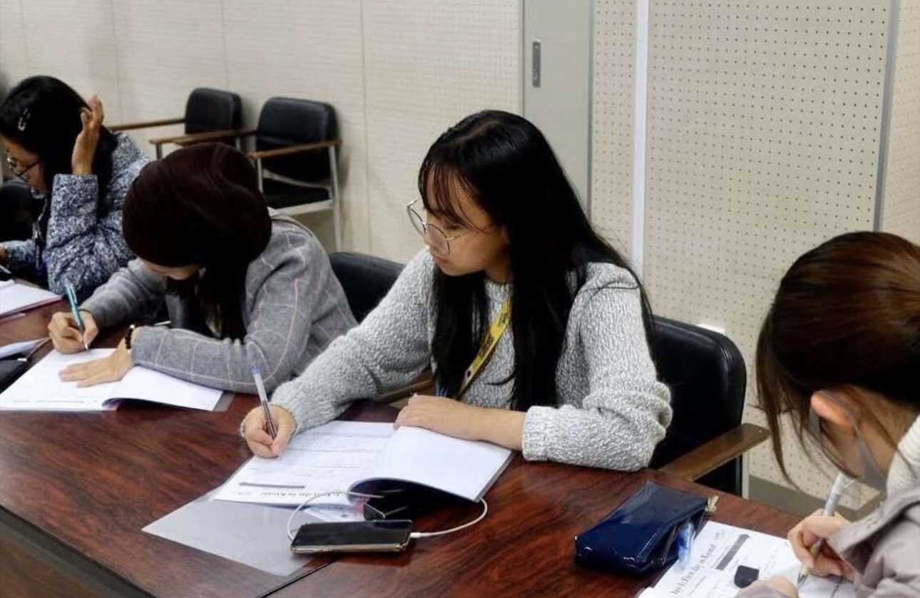 Ivy Hsu , Su Hnin Eain